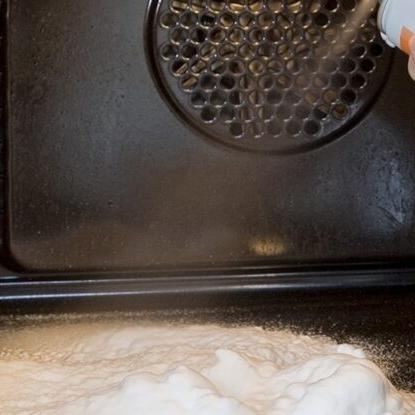 ShineFoam veelzijdige schuimreiniger met citroengeur, voor snelle en efficiënte huisreiniging en autoreiniging.