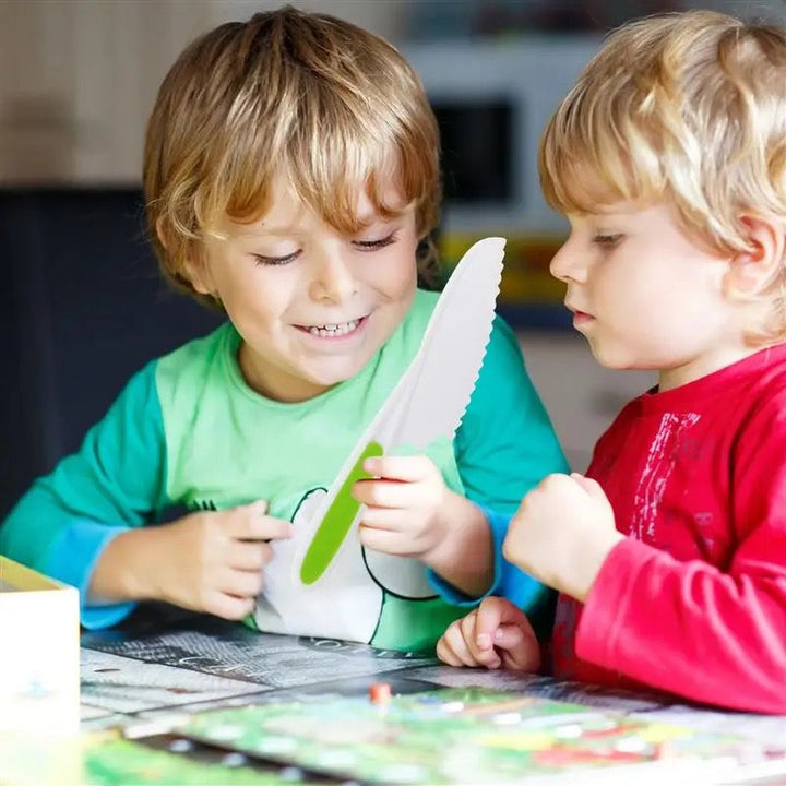Afbeelding van een veilige kinderkookset: ergonomisch gekleurd keukengereedschap voor kinderen, ideaal voor speels en veilig koken.