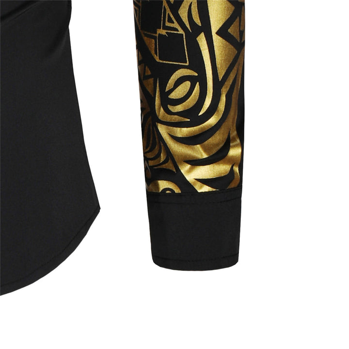 Gedetailleerd heren overhemd slim fit, met unieke gouden accenten op kraag of manchetten, modieus en chic.