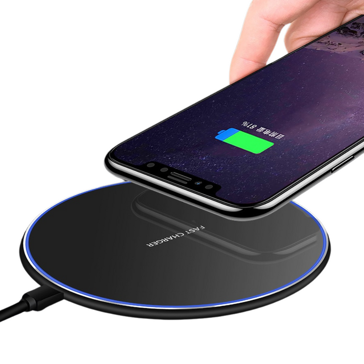 Snelle 30W draadloze oplaadpad voor smartphones, universeel en Qi compatibel.