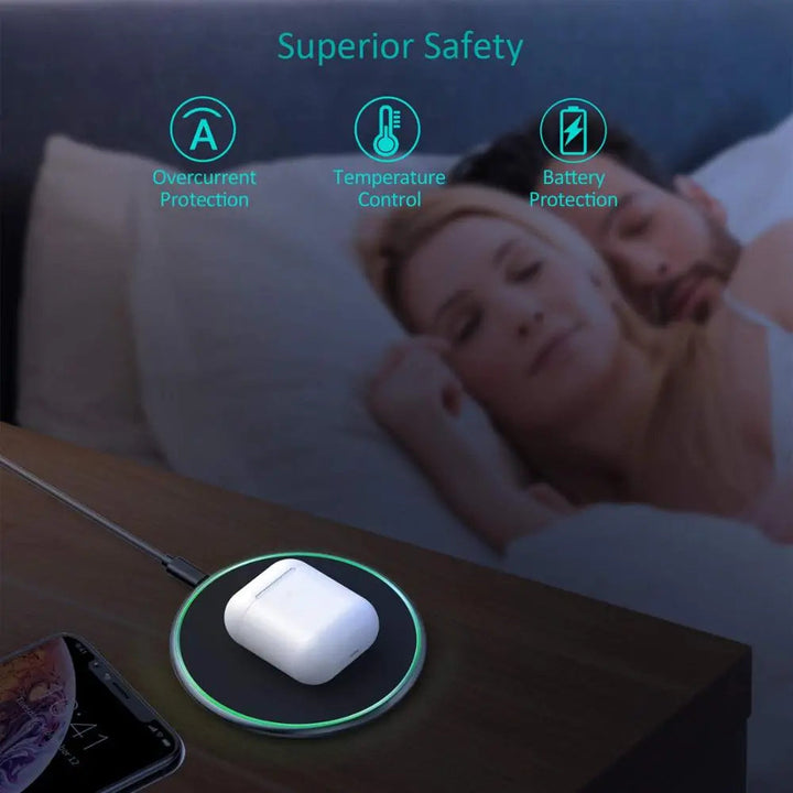 Draadloze oplaadpad (30W) met antislip oppervlak voor veilige telefoonaccessoires.