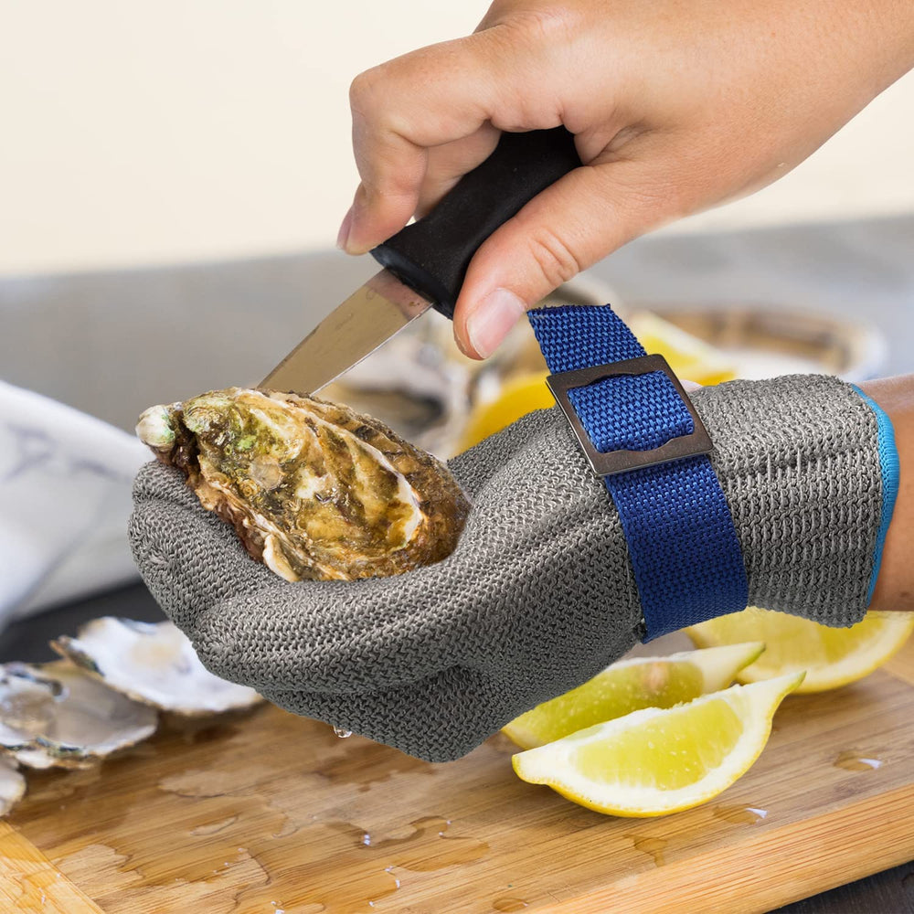 Robuuste snijbestendige handschoen voor veilige foodprep, koken en bescherming in de keuken.