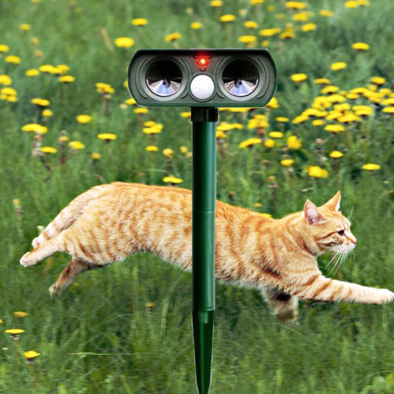 Zonne-ultrasone dierenverjager met infraroodsensor en PIR, efficiënte en weerbestendige dierenafweer in de tuin.