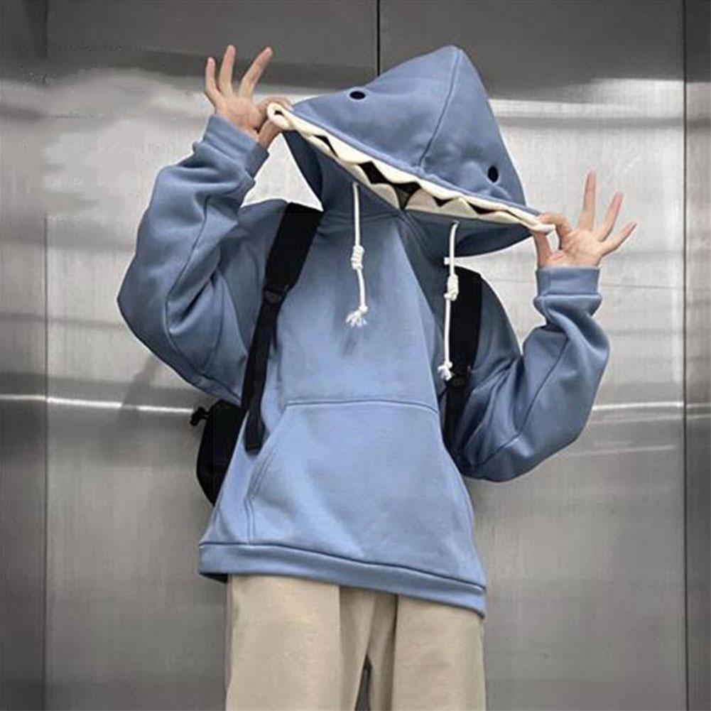 Speelse blauwe unisex haai hoodie, comfortabele streetwear trui met unieke haaiencapuchon.