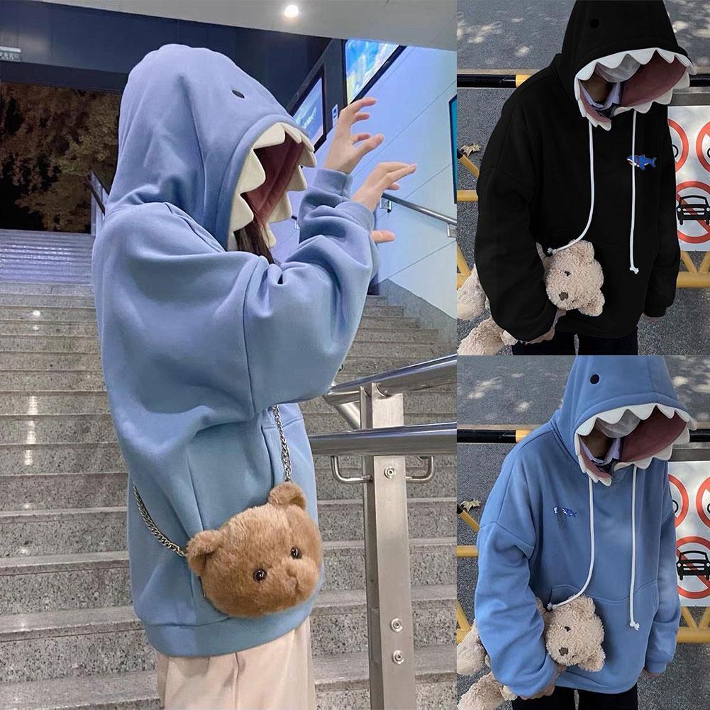 Volledig beeld van de SharkHoodie™ unisex haai hoodie, zachte trui voor streetwear en comfortabele mode.
