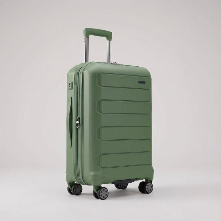 Binnenkant SpinCore uitbreidbare koffer met pakriemen. Georganiseerde hardshell bagage, klaar voor reizen.