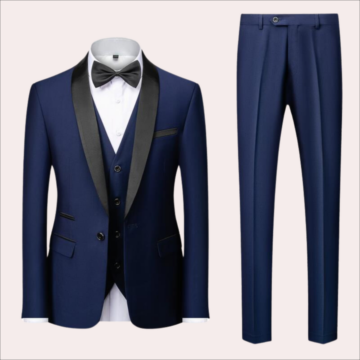 Close-up van het gilet en colbert van een verfijnd driedelig herenpak. Elegantie en detail voor de moderne man.