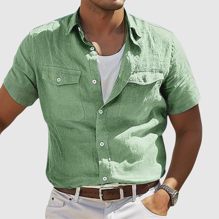Comfortabel herenoverhemd met korte mouwen, ideaal voor een casual zomerlook. Moderne knoopsluiting, stijlvol & luchtig.