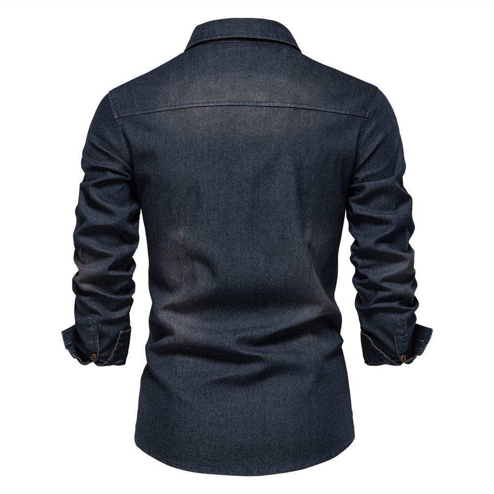 Veelzijdig Hugo heren denim overhemd in een tijdloze blauwe tint. Geschikt voor casual en semi-formele stijl.