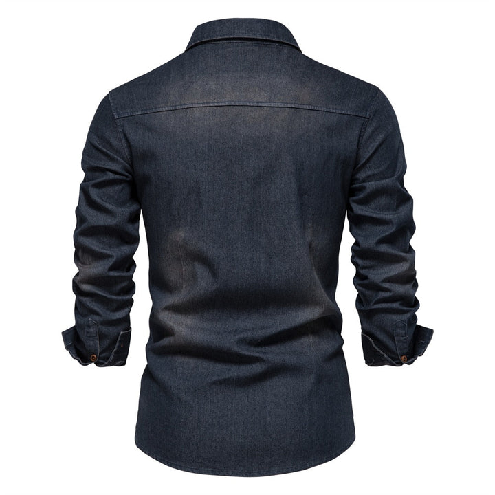 Veelzijdig Hugo heren denim overhemd in een tijdloze blauwe tint. Geschikt voor casual en semi-formele stijl.