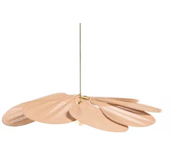 Moderne bloem design hanglamp voor eetkamer of woonkamer. Geeft sfeervolle, natuurlijke interieur decoratie.