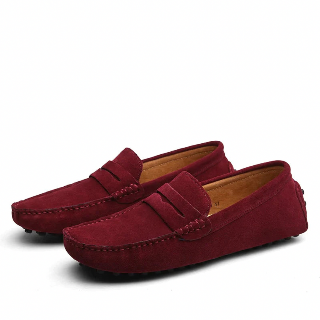 Marineblauwe heren loafers, comfortabel en perfect voor zowel casual als formele outfits.