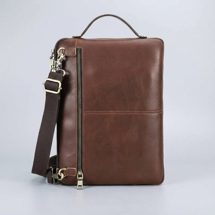 Duurzame bruine Leatherix heren laptoptas; beschermt je laptop en documenten stijlvol op kantoor of reis.