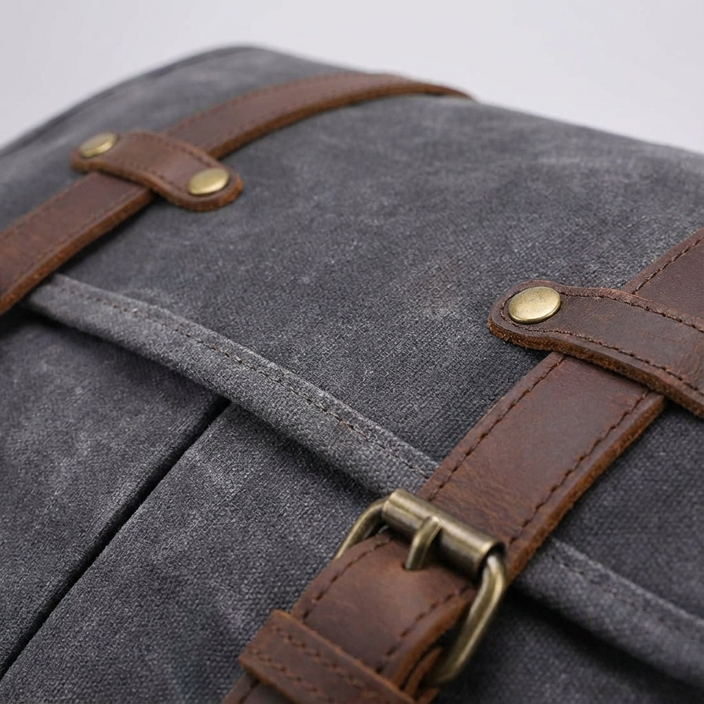 Elegante leren zakelijke tas voor heren. Deze MetroSatchel messenger bag is ideaal voor laptops en documenten.