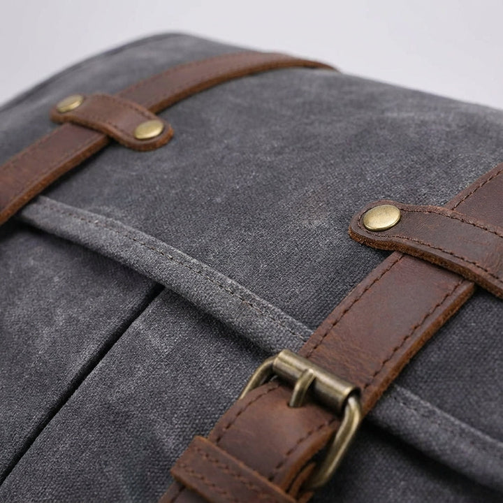 Elegante leren zakelijke tas voor heren. Deze MetroSatchel messenger bag is ideaal voor laptops en documenten.