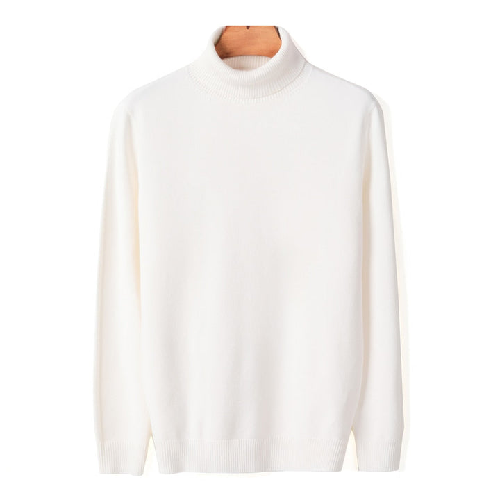 Zachte hoge kraag van een stijlvolle heren coltrui, biedt extra warmte en elegantie voor koude dagen.