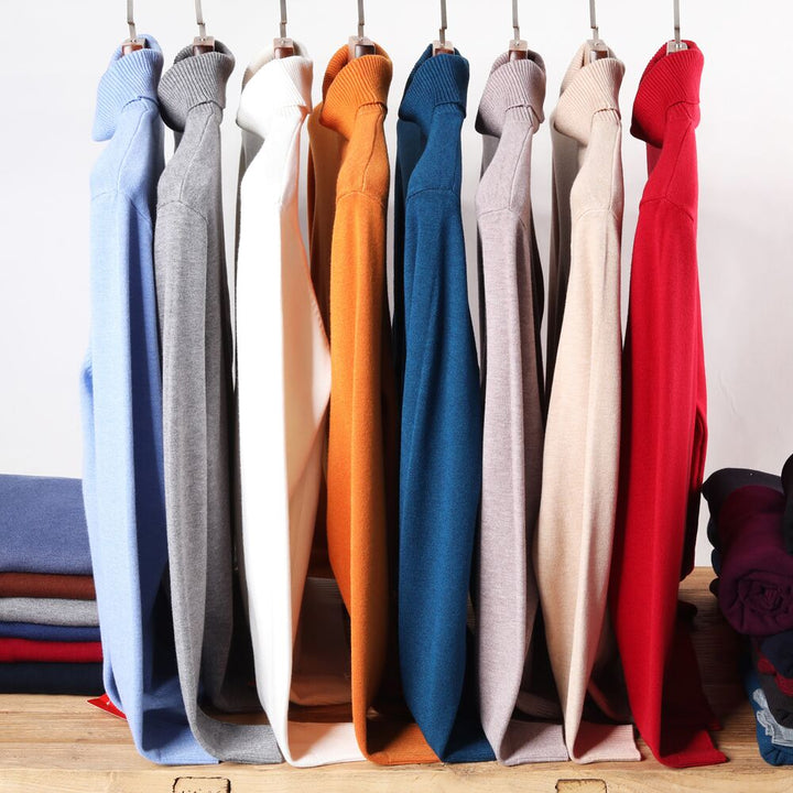 Klassieke heren coltrui in een diepe, donkere kleur. Stijlvol en veelzijdig voor elke formele of casual gelegenheid.