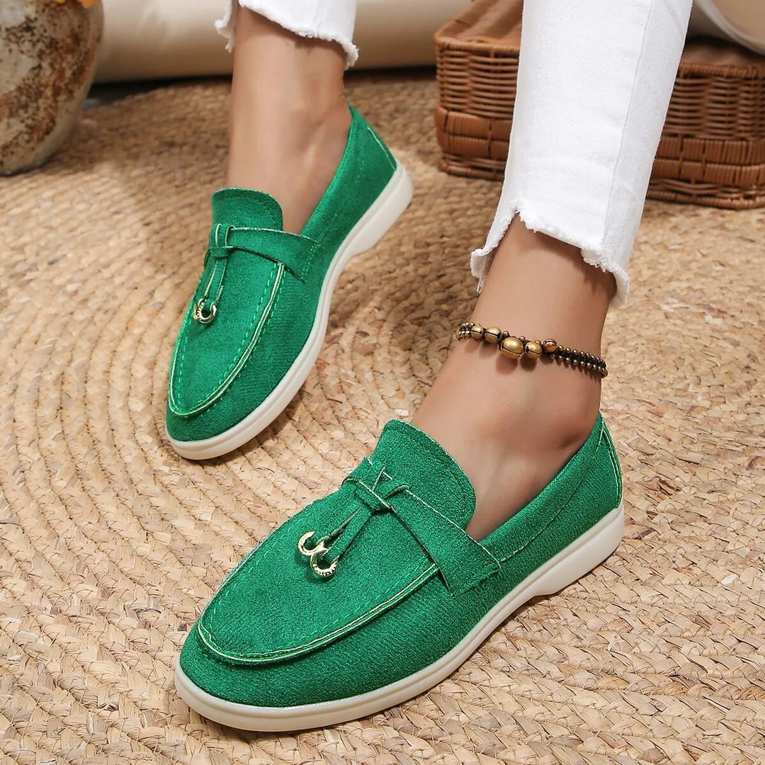 Elegante zwarte leren dames instappers, platte loafers ideaal voor comfort en stijl in lente/herfst.