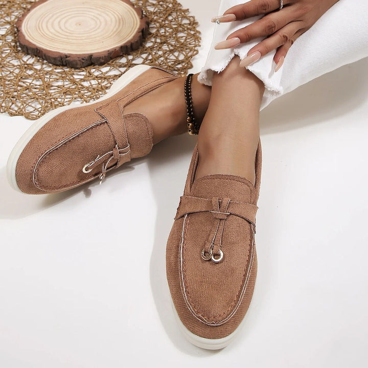 Klassieke dames loafers, comfortabele platte schoenen en stijlvolle instappers voor een moeiteloze look.