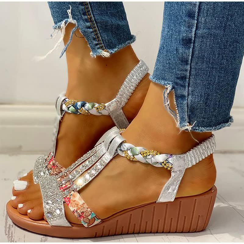 Elegante gouden PrettyFeet™ slippers met sleehak, perfect voor zomerse dagen en stijlvolle outfits.
