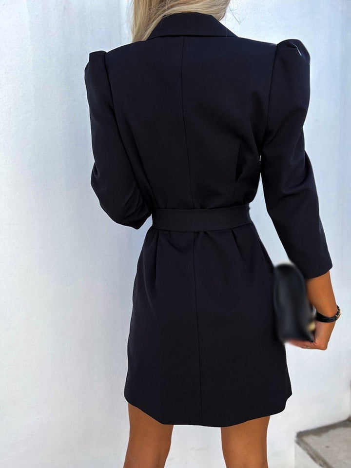 Chique wikkeljurk voor dames in blazer-stijl, ideaal voor zowel zakelijke als casual gelegenheden. Tijdloos en comfortabel.