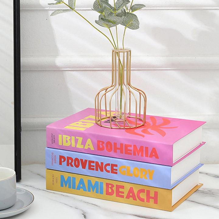 Decoratieboeken voor op de salontafel of plank. Voeg luxe en sfeer toe aan je interieur met dit woonaccessoire.