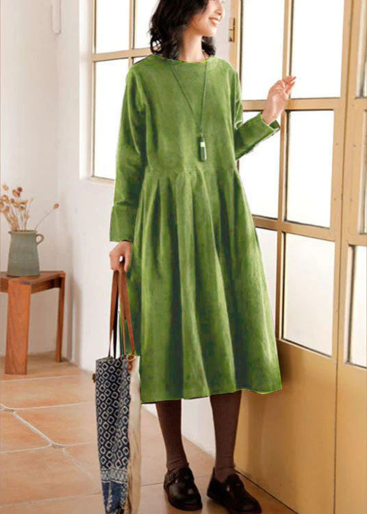 Modieuze dames corduroy jurk Emilia, een must-have voor stijlvolle herfst- en wintergarderobe.