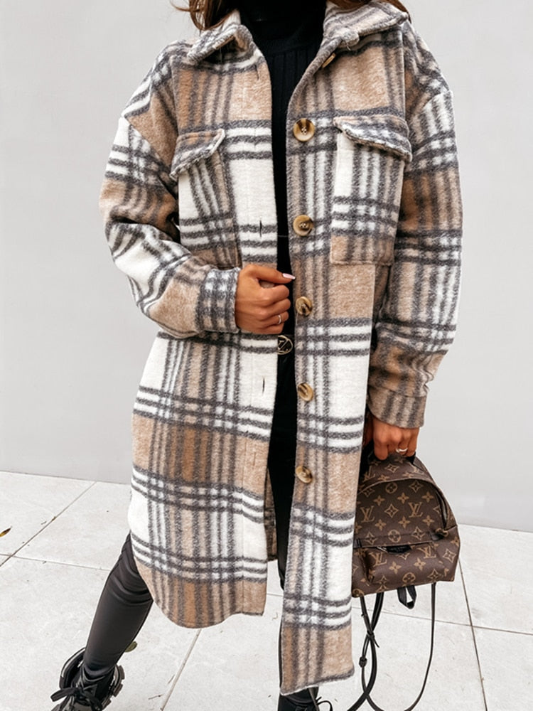 Casual geruite damesjas, makkelijk te combineren. Stijlvol en comfortabel voor diverse outfits.