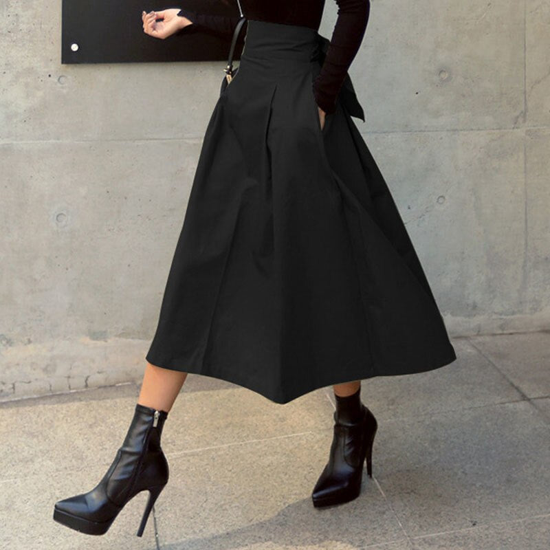 Elegante zwarte halflange rok, veelzijdig en stijlvol voor elke gelegenheid. Een must-have voor dames.