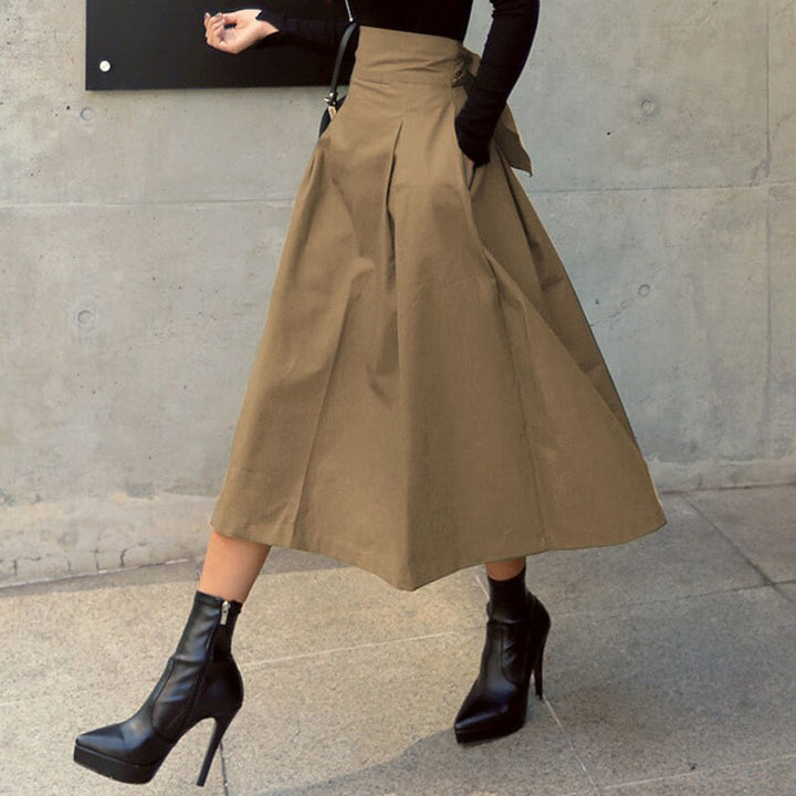 Comfortabele dames midi rok, perfect voor casual of chique looks. Verkrijgbaar in kaki, zwart en legergroen.