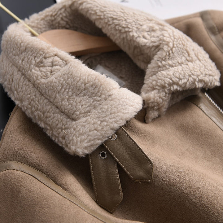 Heleens damesjas, stijlvol en veelzijdig in beige. Een elegante en modieuze jas voor vrouwen, geschikt voor elk seizoen.