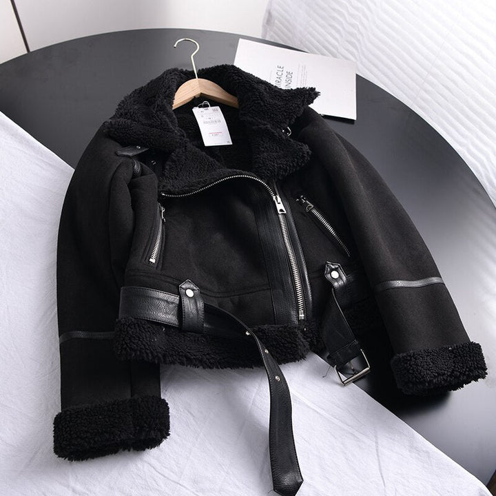 Veelzijdige zwarte Heleens damesjas. Stijlvolle en modieuze bovenkleding, ideaal voor alle seizoenen.
