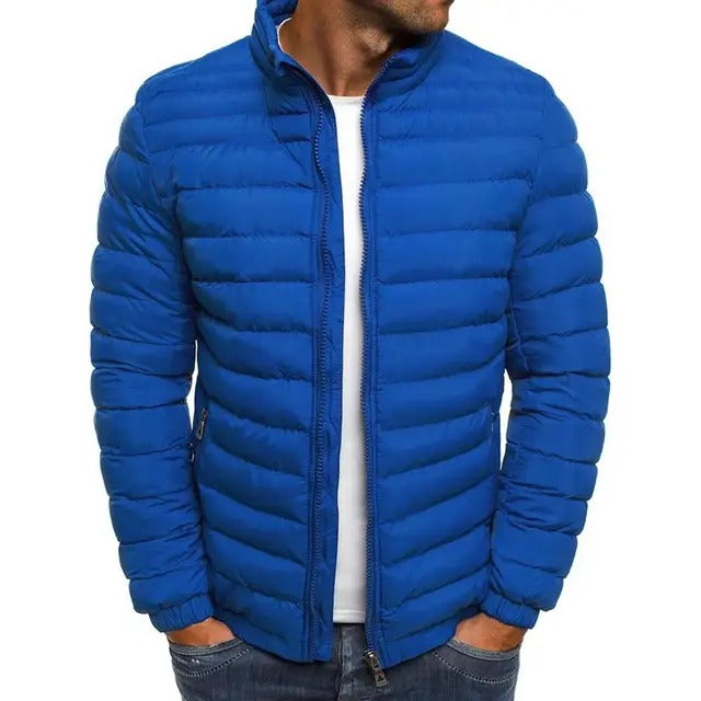 Stijlvolle heren tussenjas Lennart met opstaande kraag. Perfecte casual lente- en zomerjas voor herenmode.