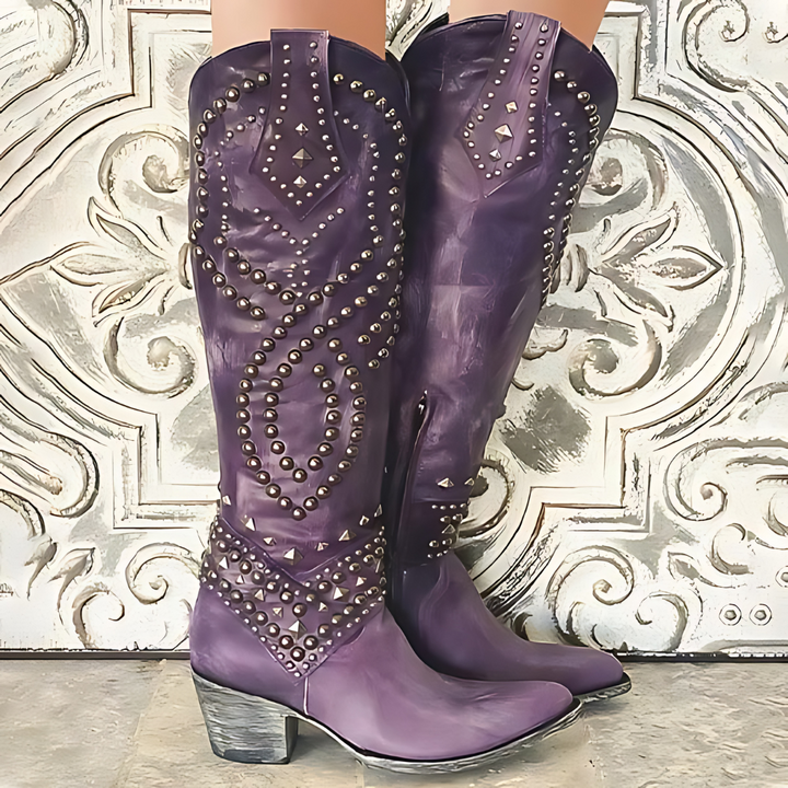 Detail van stijlvolle hoge dameslaarzen Elena: hoogwaardige afwerking met decoratieve studs en comfortabel draagcomfort.