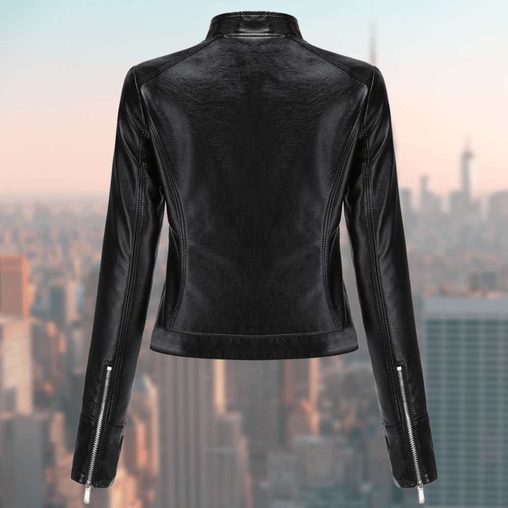 Veelzijdige en stijlvolle damesjas, een modieuze leren jacket die past bij elke outfit.