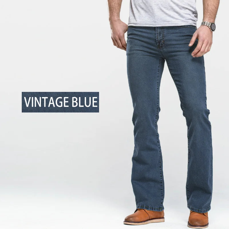 Casual heren outfit met stijlvolle zwarte Lucas bootcut jeans, slim fit. Veelzijdige spijkerbroek mode.