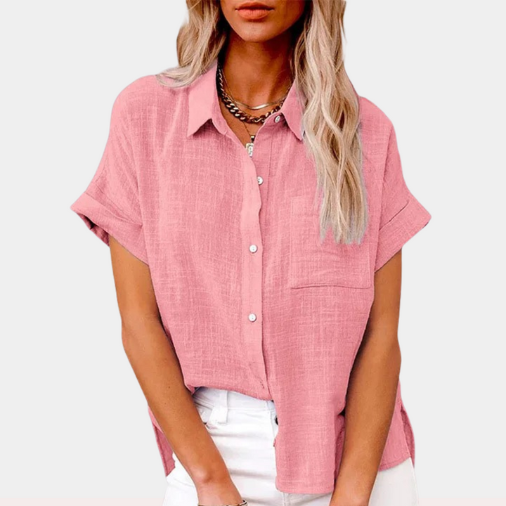 Stijlvolle, luchtige damesblouse voor comfortabele zomerdagen. Losvallend model met korte mouwen.