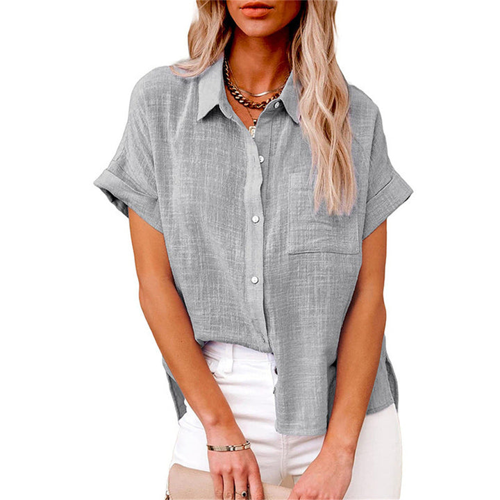 Casual effen damesblouse met korte mouwen. Zeer comfortabel en stijlvol voor elke lente- of zomergelegenheid.
