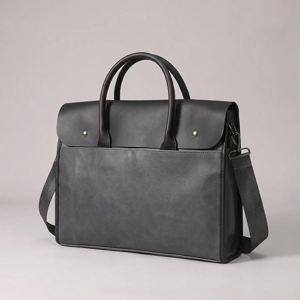 Interieur van de RetroCarry heren aktetas met meerdere vakken voor optimale organisatie van je 14 inch laptop.