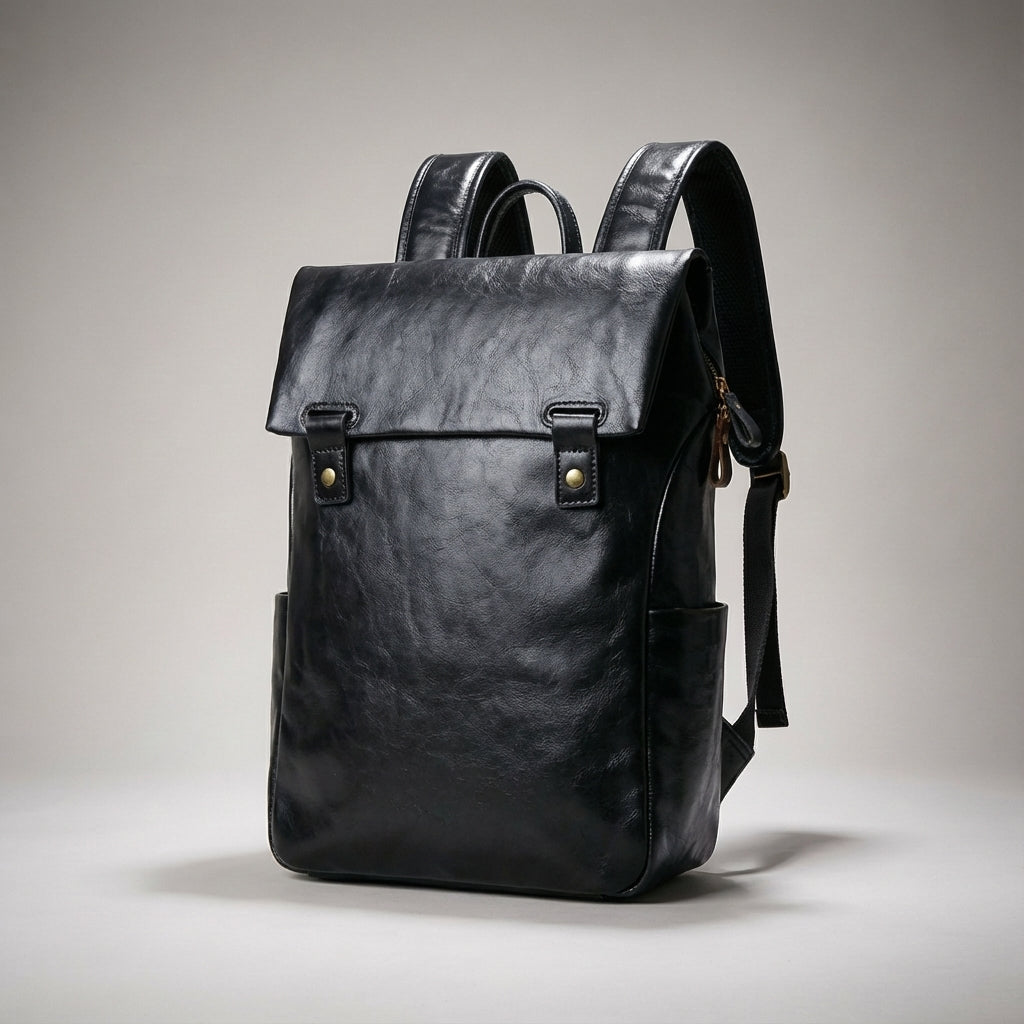 Veelzijdige Leatherlyx runderleren laptoprugzak, georganiseerd en comfortabel voor onderweg, unisex.