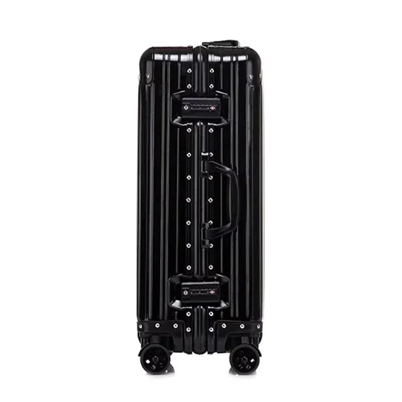 Duurzame aluminium magnesium zakenreiskoffer, geschikt als handbagage of ruimbagage. Met TSA slot.