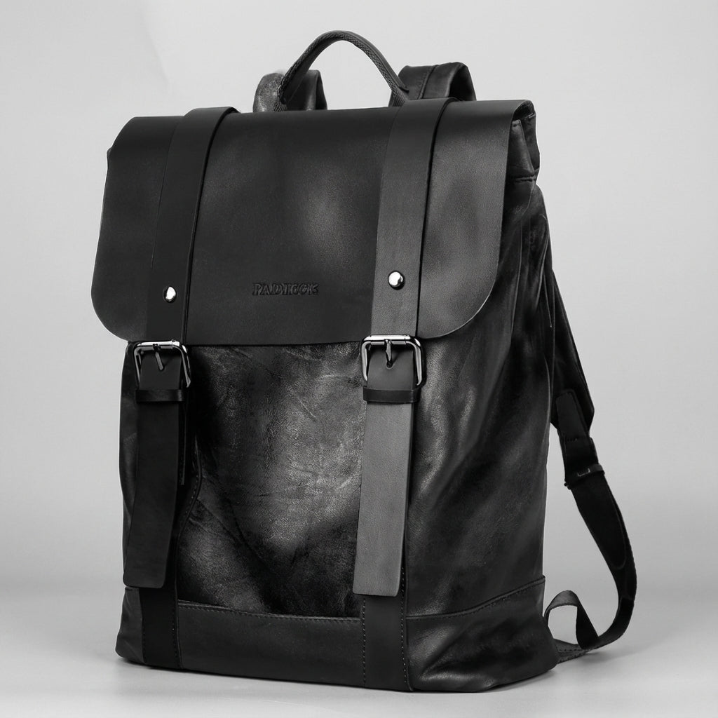 Premium unisex leren rugzak van Velluno, waterdicht en ruim, ideaal voor laptop en documenten onderweg.