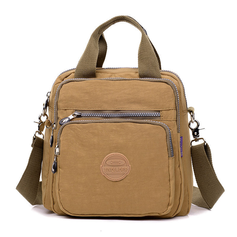 Robuuste en waterdichte crossbody tas voor dames, ideaal voor outdoor avonturen of regenachtige dagen.