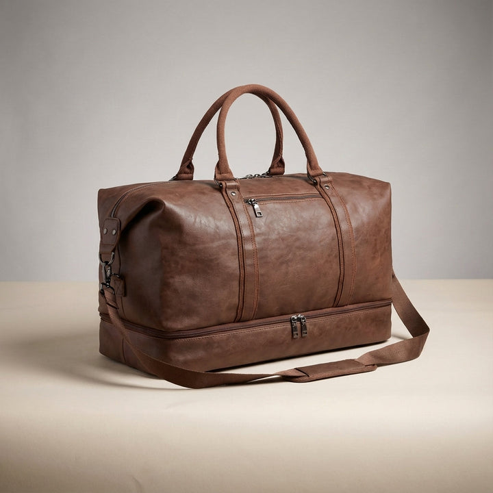 Ruime leren weekendtas unisex met slimme organisatie voor al je spullen; een praktische duffelbag voor reizen.