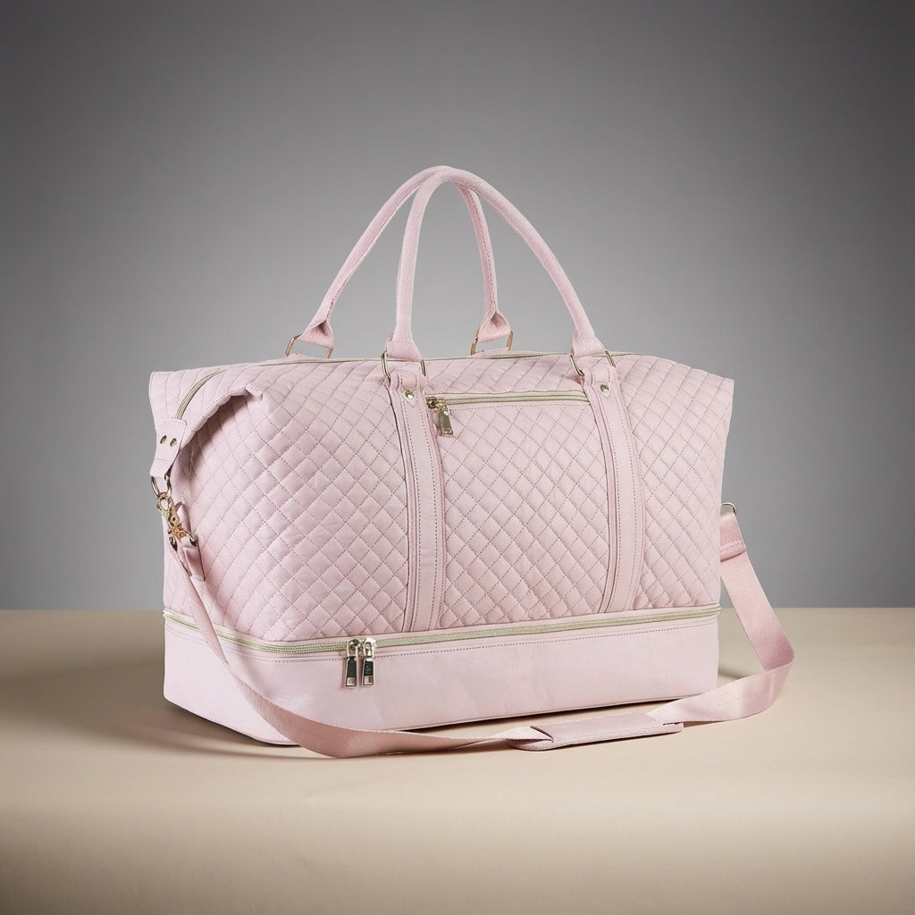 Zwarte leren reistas, de ideale unisex weekendtas voor korte trips; met schoenvak en ruimte voor al je benodigdheden.