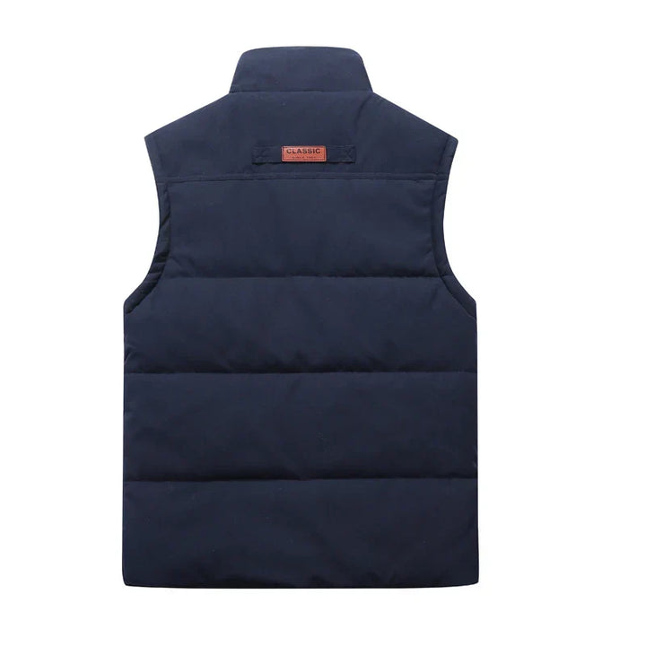 Mannen wintervest in slank ontwerp, ideaal voor gelaagde kleding in de kou.