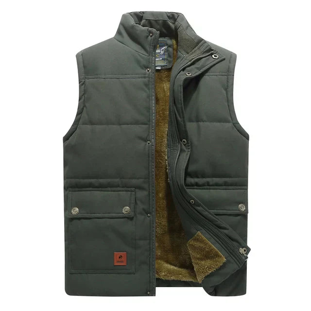 Close-up van de zakken op het wintervest, praktisch voor dagelijks gebruik.