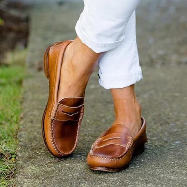 Stijlvolle damesloafers van hoogwaardig materiaal, plat en comfortabel, in een elegant minimalistisch design voor tijdloze elegantie. Verkrijgbaar in meerdere kleuren.