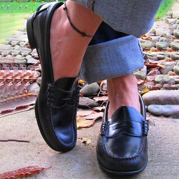 Stijlvolle damesloafers, platte instappers, gemaakt van duurzaam materiaal, met een modern en klassiek ontwerp, ideaal voor comfort en veelzijdigheid.