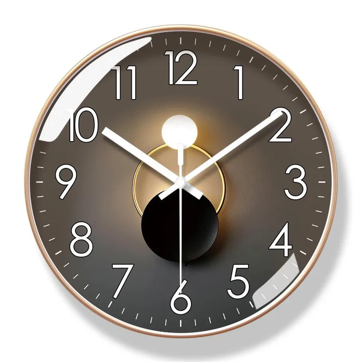 Elegante stille design wandklok; minimalistische elegantie, kwartsuurwerk, 25x25 cm, verfijnd woonaccent.